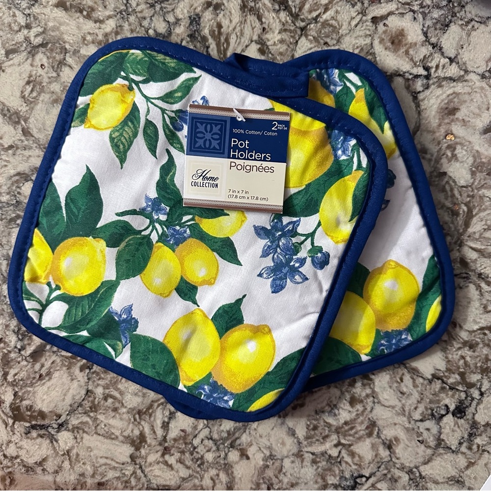 lemon design hot pads - NWT